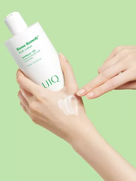 UIQ Легкий успокаивающий лосьон для тела с постбиотиками и пантенолом Biome Remedy Body Lotion 300 мл