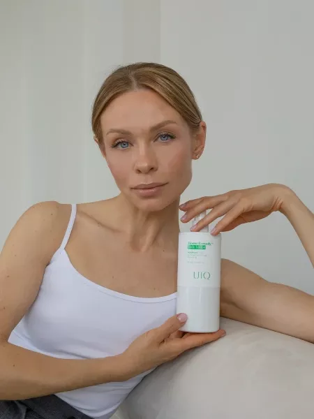 UIQ Легкий успокаивающий лосьон для тела с постбиотиками и пантенолом Biome Remedy Body Lotion 500 мл
